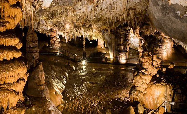 cueva de pozalagua